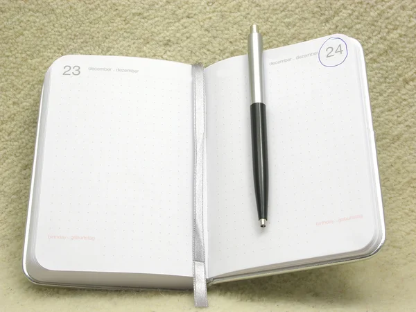 Για να αναστρέψετε ένα ανοικτό ημερολόγιο ραντεβού — Φωτογραφία Αρχείου