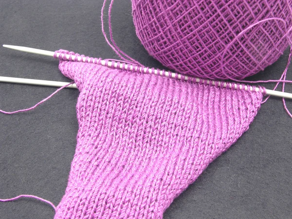 Розовое вязание — стоковое фото