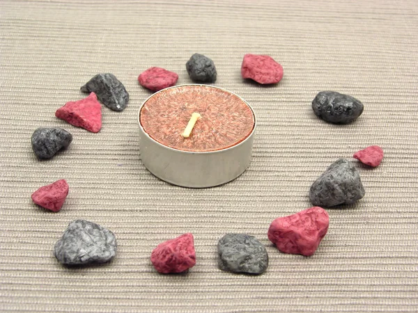 Čajové svíčky a dekorační kameny — Stock fotografie
