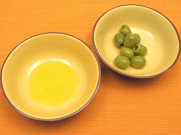 Olive oil and olives — Stock Photo, Image