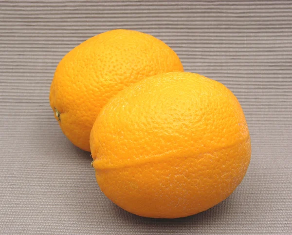 2 つのオレンジ — ストック写真
