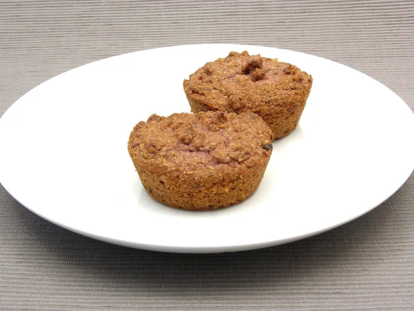 Två hallon muffins — Stockfoto