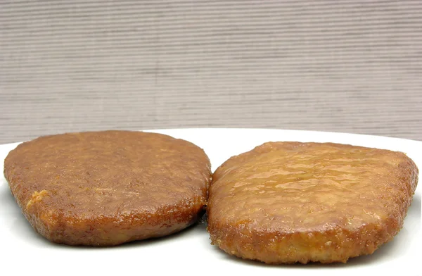 2 つのパン粉豆腐カツレツ — ストック写真