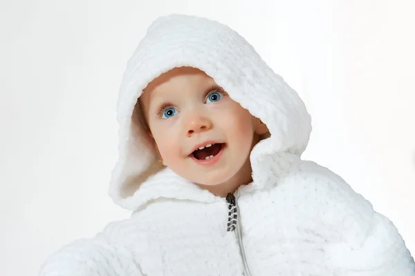 Dziecko szczęścia w biały okap — Zdjęcie stockowe