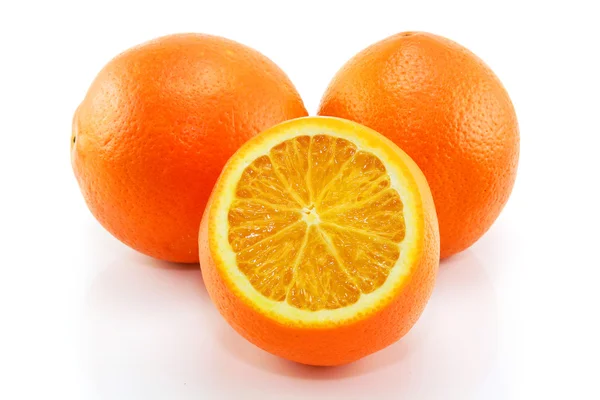 Owoce cytrusowe (pomarańczowy) na białym tle — Zdjęcie stockowe