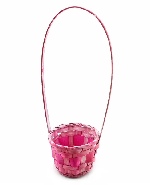 Pusty różowy wiklinowy koszyk na białym tle — Zdjęcie stockowe