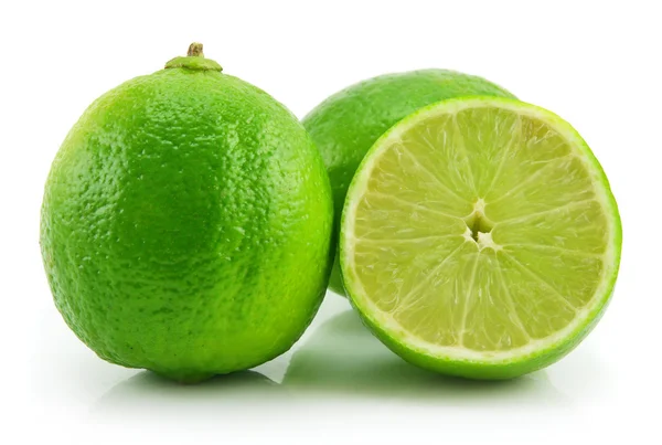 Beyaz izole olgun dilimlenmiş limon — Stok fotoğraf