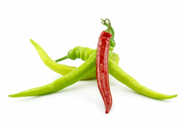 Zielona i czerwona papryka chili na tle — Zdjęcie stockowe