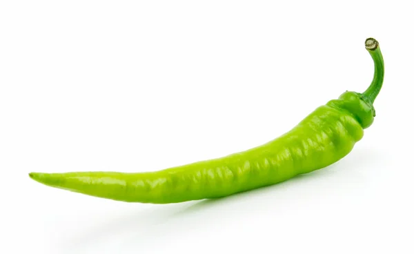 Zielona papryka chili izolowana na białym — Zdjęcie stockowe