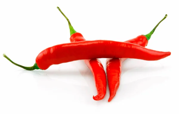 Czerwona papryka chili izolowana na białym — Zdjęcie stockowe