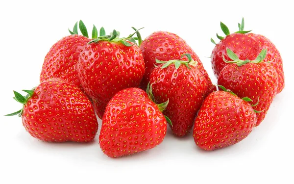 Reife Erdbeeren im Korb isoliert auf lizenzfreie Stockfotos