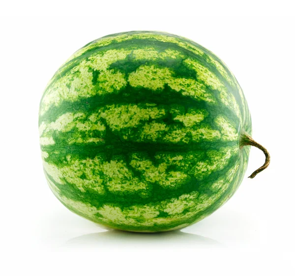 Melon d'eau vert mûr isolé sur blanc — Photo