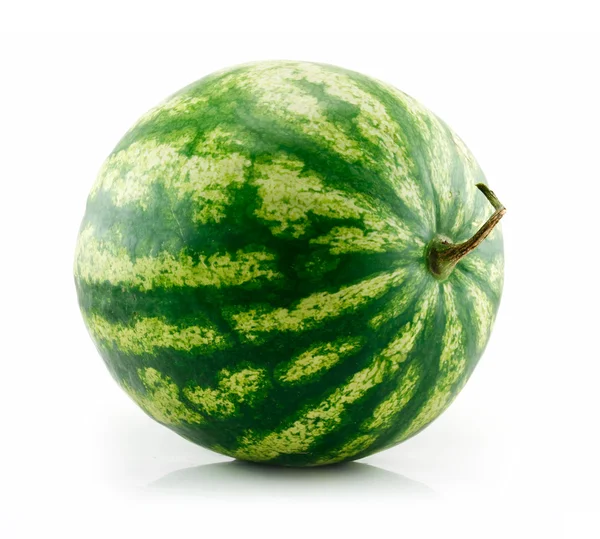 Mogen grön vattenmelon isolerad på vit — Stockfoto