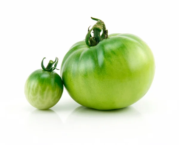 Iki olgun yeşil domates izole Whit üzerinde — Stok fotoğraf