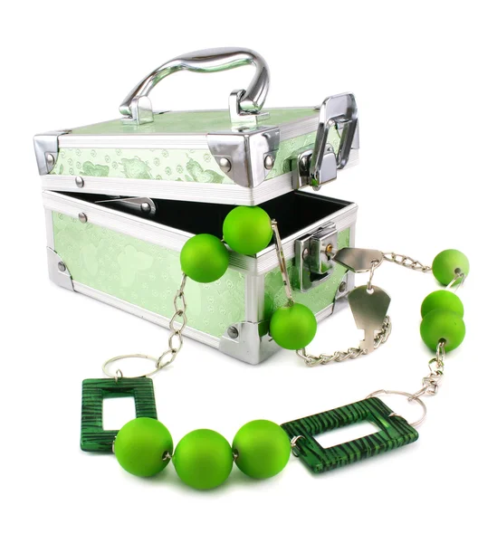 Malle, perles et brassard vert clair isol — Photo