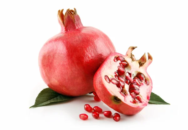 Mogna skivade granatäpple frukt med frön — Stockfoto