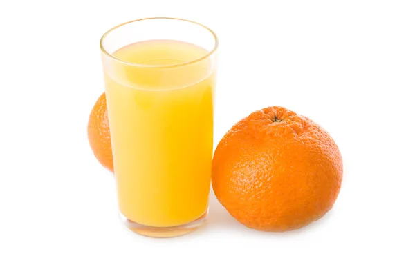 Volles Glas Orangensaft isoliert — Stockfoto