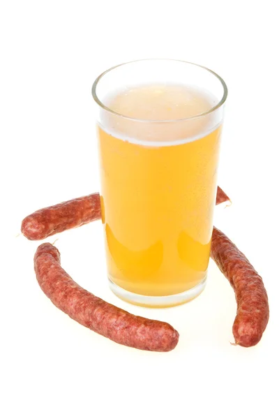 Cup of beer and grilled sausages isolated — Stock Photo, Image