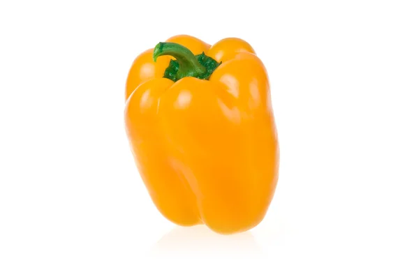 Zralé žluté papriky izolovaných na bílém — Stock fotografie