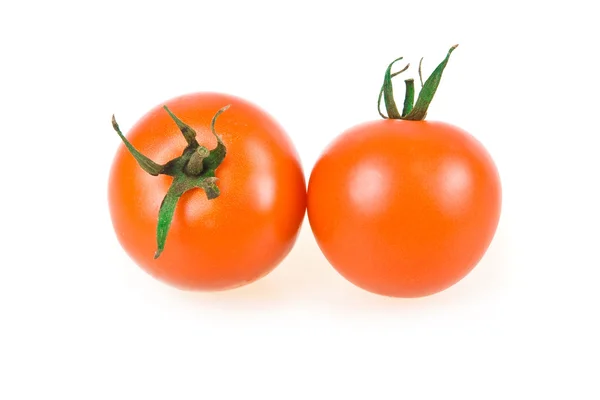 Δύο κόκκινες ώριμες ντομάτες που απομονώνονται — Φωτογραφία Αρχείου