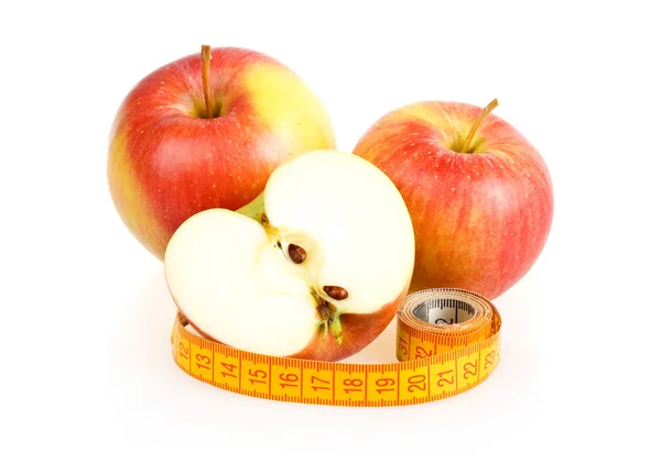 Два красных яблока и измерительная лента — стоковое фото