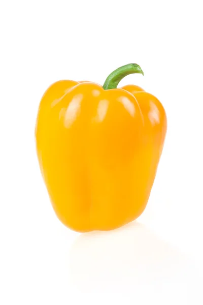 Paprika jaune mûr isolé sur blanc — Photo