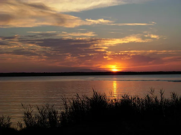 Sunset on lake — Stock Photo, Image