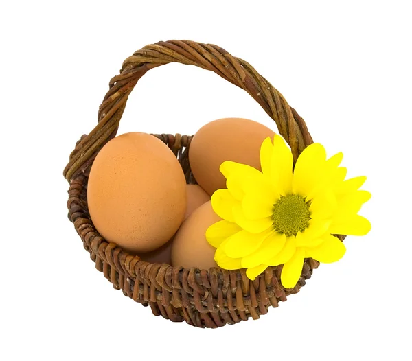 Huevos en una cesta — Foto de Stock