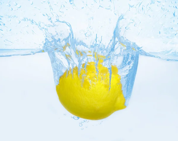 Stock image Lemon in the water