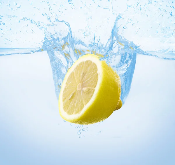 stock image Lemon in the water