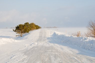 kötü hava kırsal yolu üzerinde