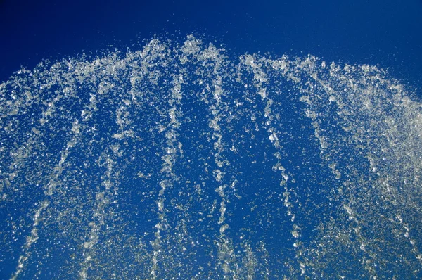 Çeşme, damla, su sıçramalarına