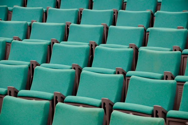 Linhas de assentos verdes — Fotografia de Stock