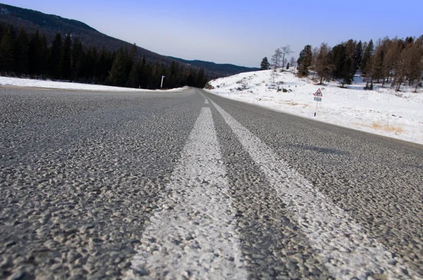 Peligroso giro en carretera de montaña —  Fotos de Stock