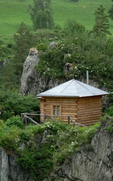 Small house in mountains — Stock Photo, Image