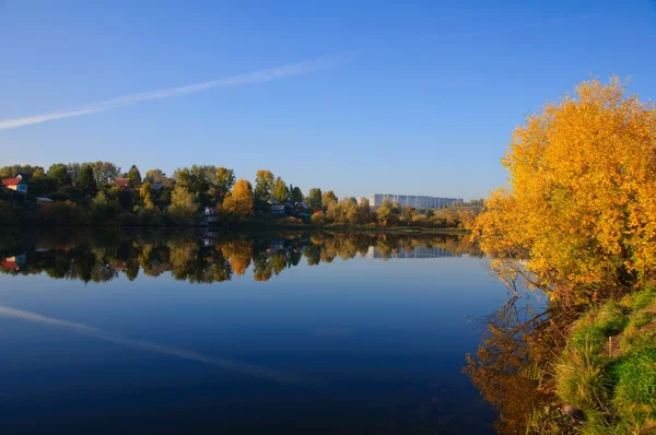 Beautiful lake with blue sky reflection — Stock Photo, Image