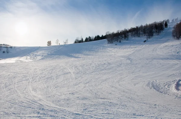 Berg-skiën lijn niemand — Stockfoto