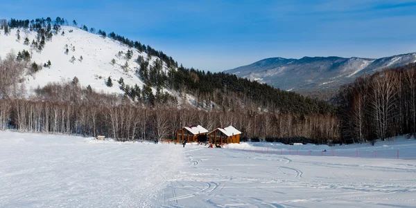 Esquí lodge en las montañas —  Fotos de Stock