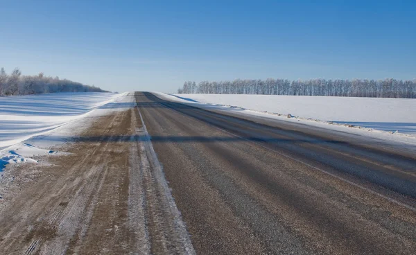 Winter direct road with clear blue sky — Stock Photo, Image