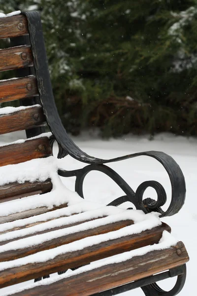 Lavička pod sněhem — Stock fotografie