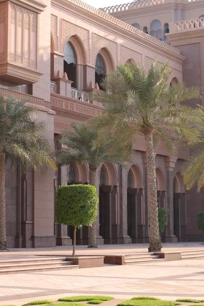 Courtyard of Emirates Palace — Stock Photo, Image