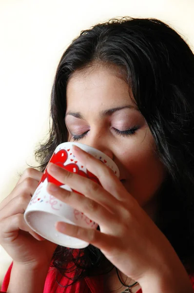 Woman drinks from a mug — Stock Photo, Image