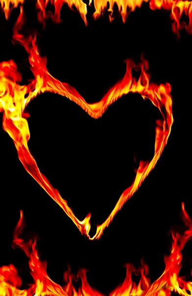 Corazón de fuego aislado en negro — Foto de Stock