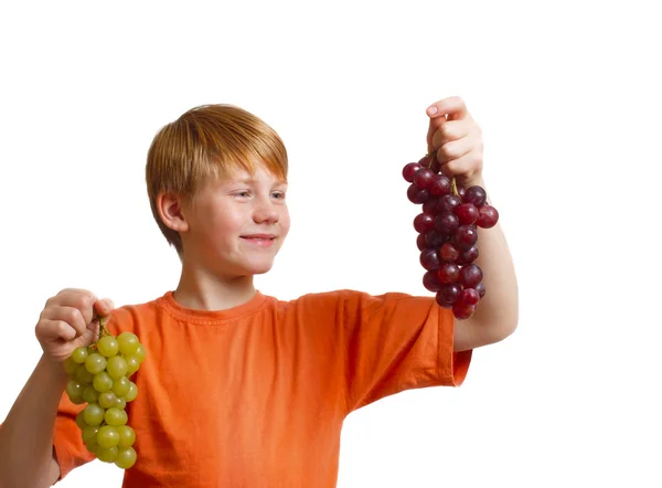 Niño con uva — Foto de Stock