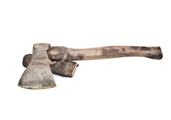 旧生锈的斧头和上一个白色的日志 — 图库照片