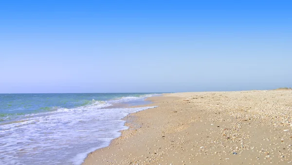 Тихий морской летний пейзаж - Волна — стоковое фото