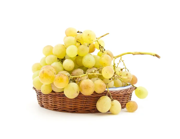 Aglomerados de uvas moscatel maduras em um prato — Fotografia de Stock