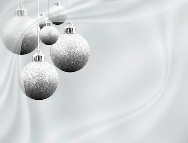 Silberne Weihnachtskugeln — Stockfoto