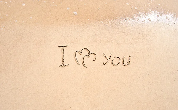 Kum üzerinde yazıt, seni seviyorum. — Stok fotoğraf