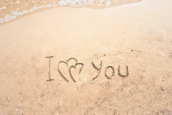 Надпись на песке Я люблю тебя — стоковое фото